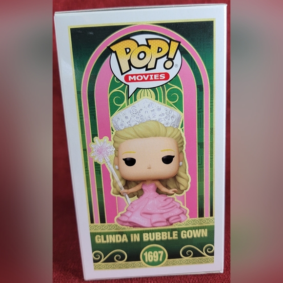 Glinda in bubble gown funko # 1697 (nib) With pop protector - Picture 6 of 7